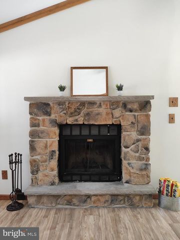 391 BERRY LN, Pocono Lake, PA 18347