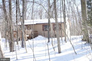 391 BERRY LN, Pocono Lake, PA 18347
