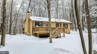 391 BERRY LN, Pocono Lake, PA 18347