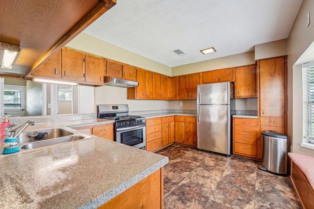 5302 Pine Avenue, Pasadena, TX 77503