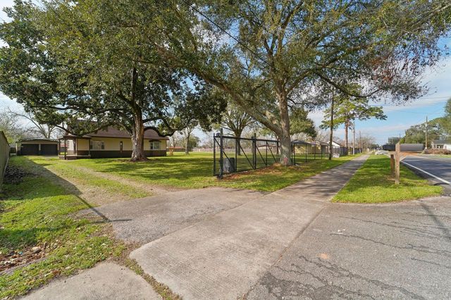5302 Pine Avenue, Pasadena, TX 77503