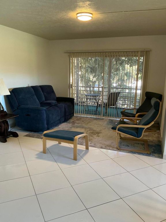 8000 Lagos De Campo Boulevard A-204, Tamarac, FL 33321