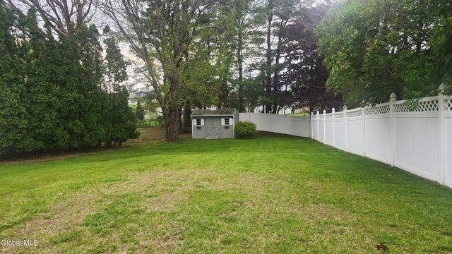 7 Berkshire Drive, Colonie, NY 12205
