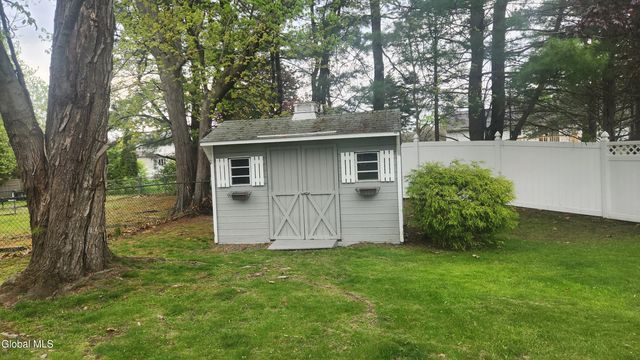 7 Berkshire Drive, Colonie, NY 12205