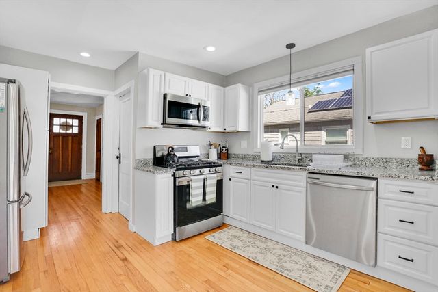87 Hartford Ter, Springfield, MA 01118