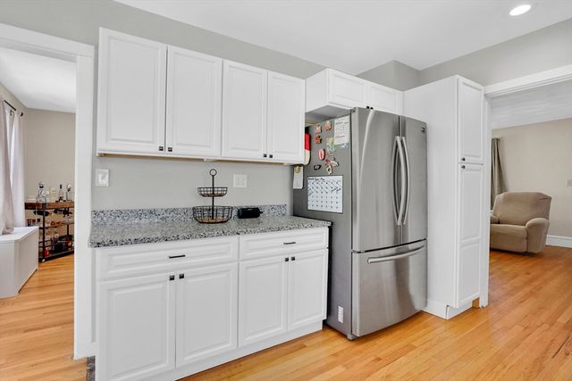 87 Hartford Ter, Springfield, MA 01118
