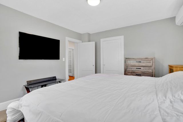 87 Hartford Ter, Springfield, MA 01118