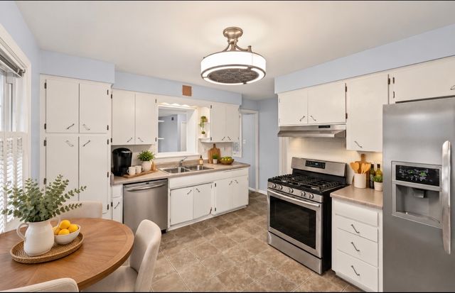 602 N Drury Lane, Arlington Heights, IL 60004