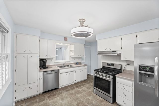 602 N Drury Lane, Arlington Heights, IL 60004