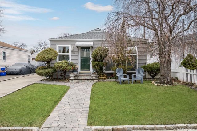 527 Willow Street, South Hempstead, NY 11550