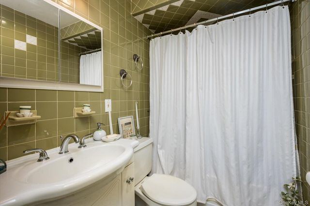 527 Willow Street, South Hempstead, NY 11550