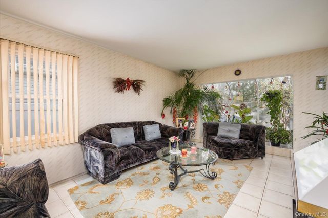 527 Willow Street, South Hempstead, NY 11550