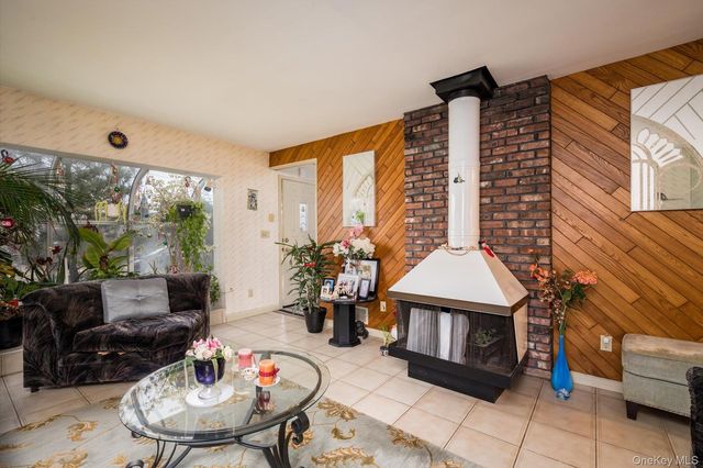 527 Willow Street, South Hempstead, NY 11550