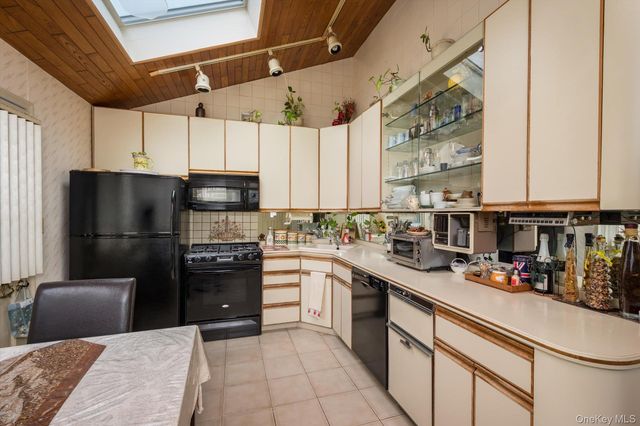 527 Willow Street, South Hempstead, NY 11550