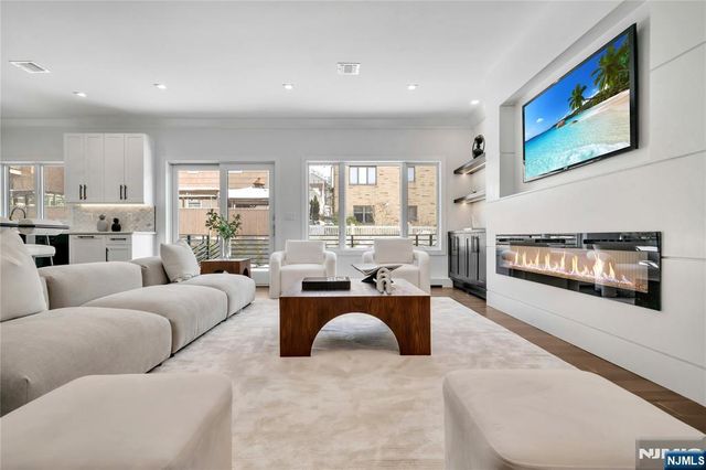 428 6th Street 1, Palisades Park, NJ 07650