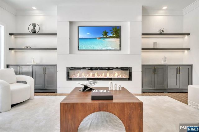 428 6th Street 1, Palisades Park, NJ 07650