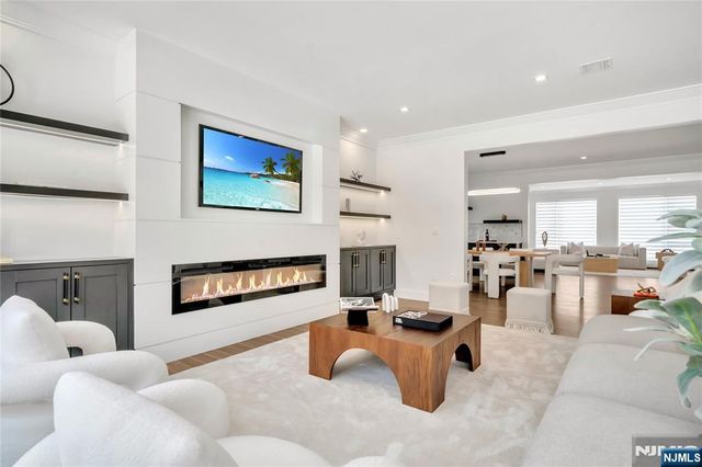 428 6th Street 1, Palisades Park, NJ 07650