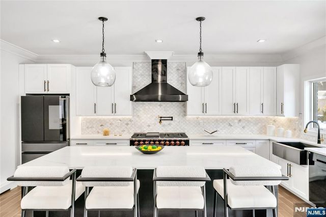 428 6th Street 1, Palisades Park, NJ 07650