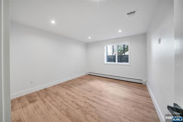 428 6th Street 1, Palisades Park, NJ 07650