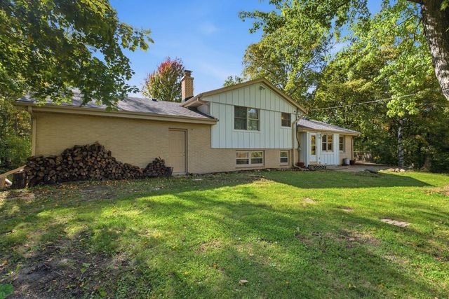 5974 Log House ROAD, Hartford, WI 53027