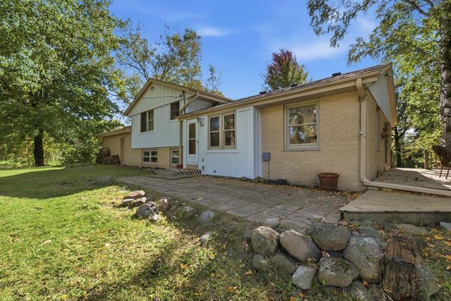 5974 Log House ROAD, Hartford, WI 53027