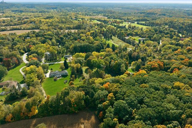5974 Log House ROAD, Hartford, WI 53027