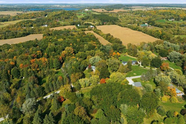 5974 Log House ROAD, Hartford, WI 53027
