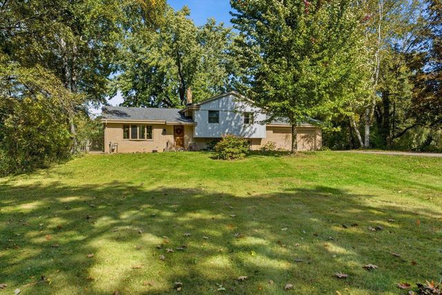 5974 Log House ROAD, Hartford, WI 53027