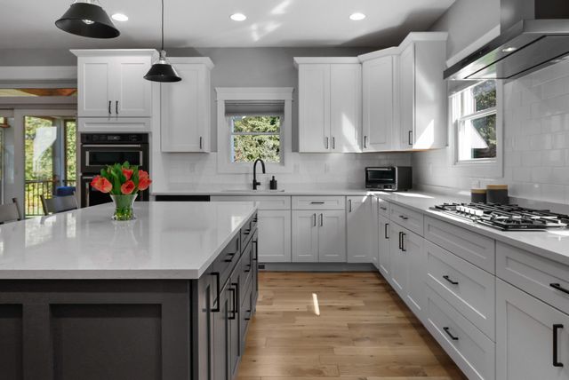 1922 Louis Drive, Crown Point, IN 46307