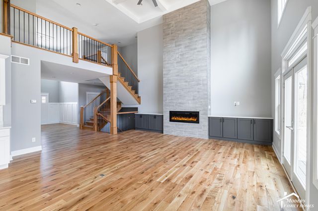 1922 Louis Drive, Crown Point, IN 46307