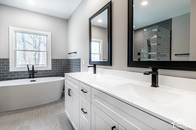 1922 Louis Drive, Crown Point, IN 46307