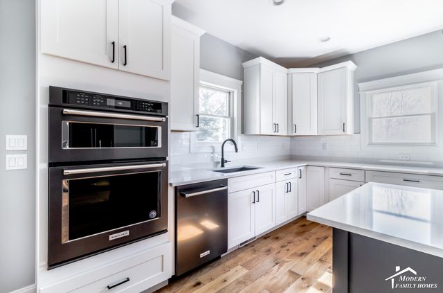 1922 Louis Drive, Crown Point, IN 46307