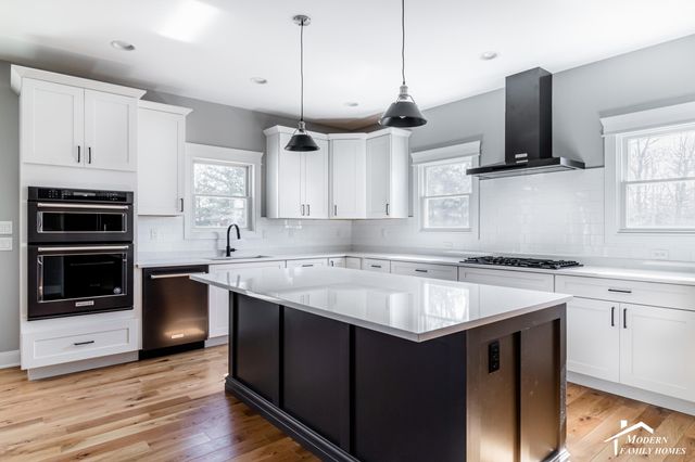 1922 Louis Drive, Crown Point, IN 46307