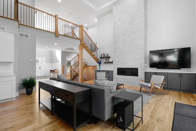 1922 Louis Drive, Crown Point, IN 46307