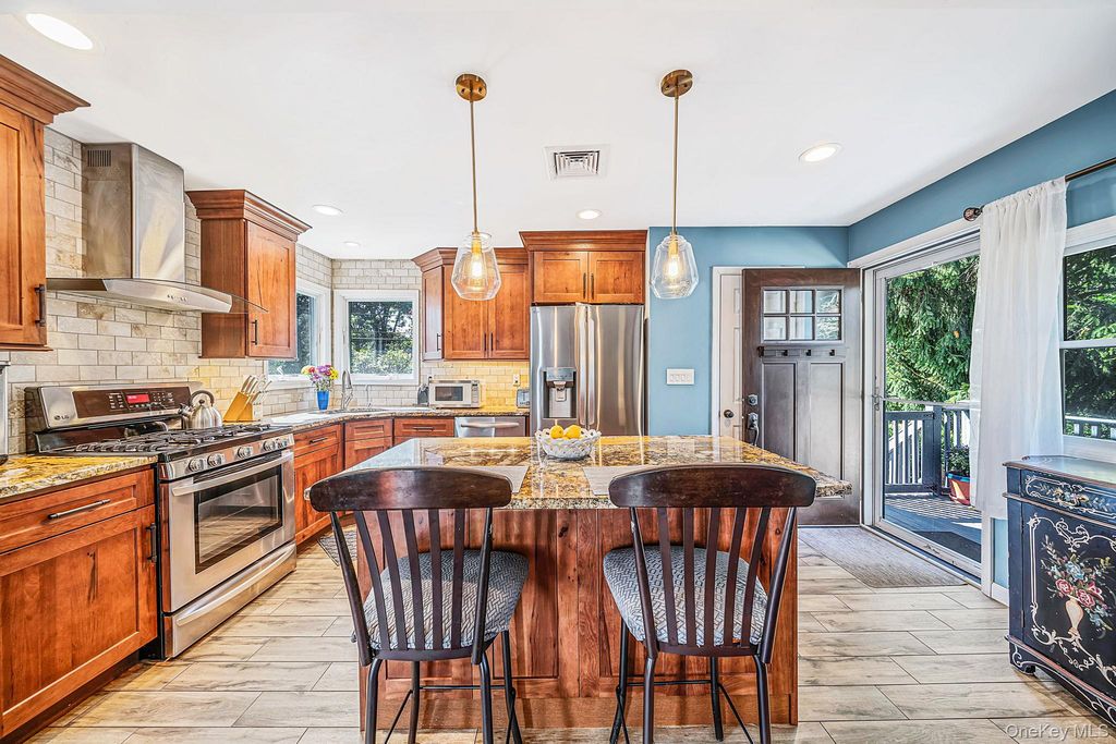 39 Plandome Road, Sound Beach, NY 11789 — photo 4