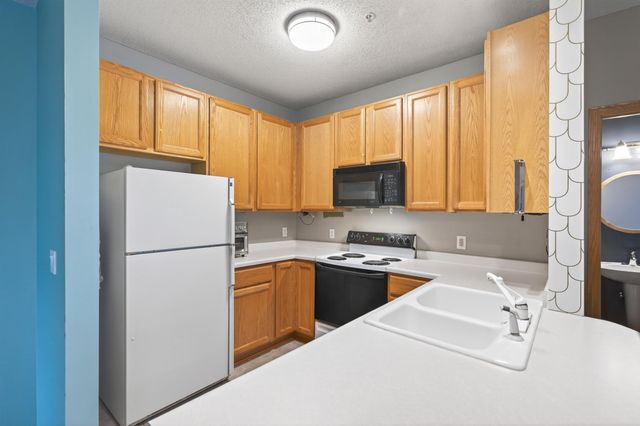 10705 Unity Street NW 6, Coon Rapids, MN 55433