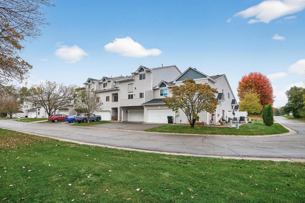 10705 Unity Street NW 6, Coon Rapids, MN 55433