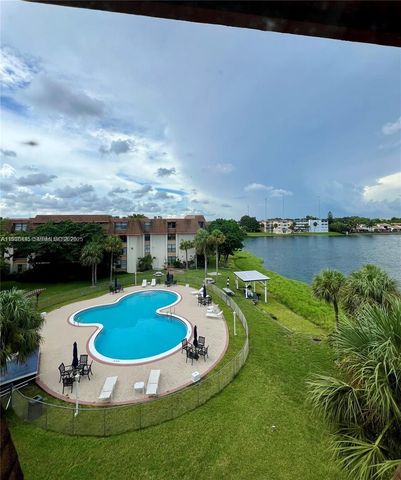 671 NE 195th St 121E, Miami, FL 33179