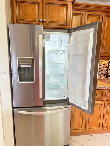 671 NE 195th St 121E, Miami, FL 33179