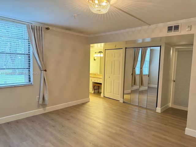 671 NE 195th St 121E, Miami, FL 33179