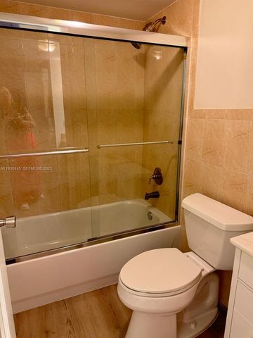 671 NE 195th St 121E, Miami, FL 33179