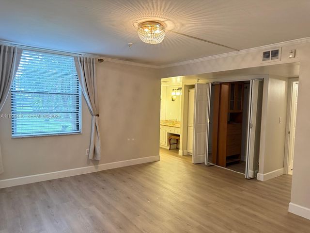 671 NE 195th St 121E, Miami, FL 33179