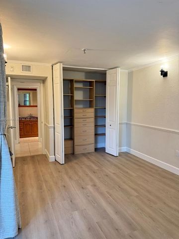 671 NE 195th St 121E, Miami, FL 33179