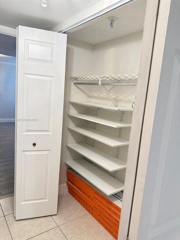 671 NE 195th St 121E, Miami, FL 33179