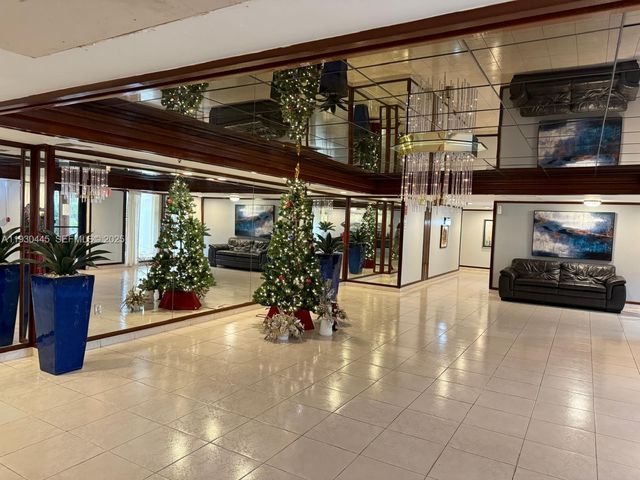 671 NE 195th St 121E, Miami, FL 33179