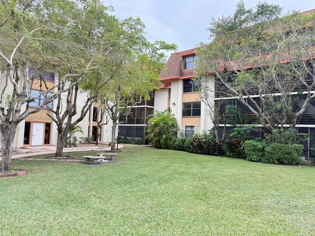 671 NE 195th St 121E, Miami, FL 33179