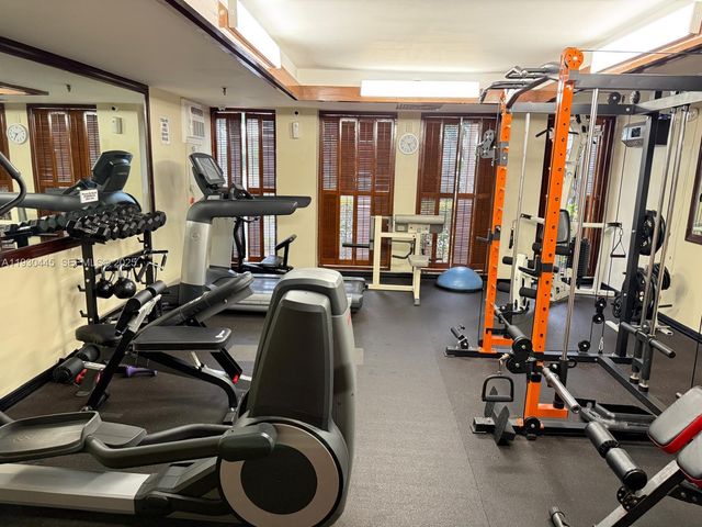 671 NE 195th St 121E, Miami, FL 33179