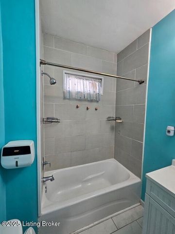 4830 Peachtree Ave, Louisville, KY 40215