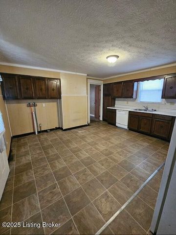 4830 Peachtree Ave, Louisville, KY 40215