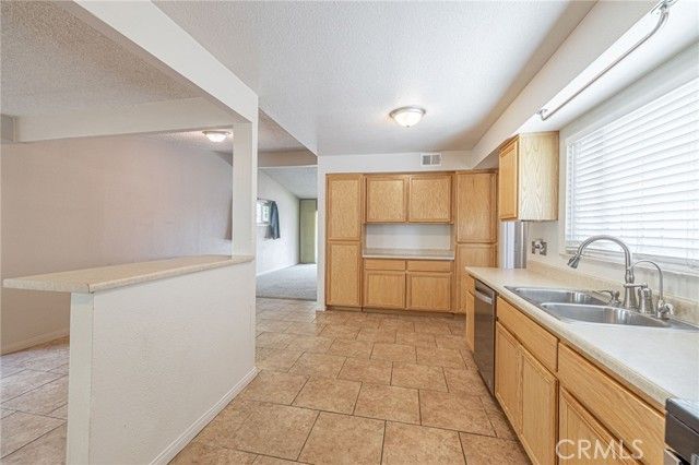 1156 W Avenue J14, Lancaster, CA 93534